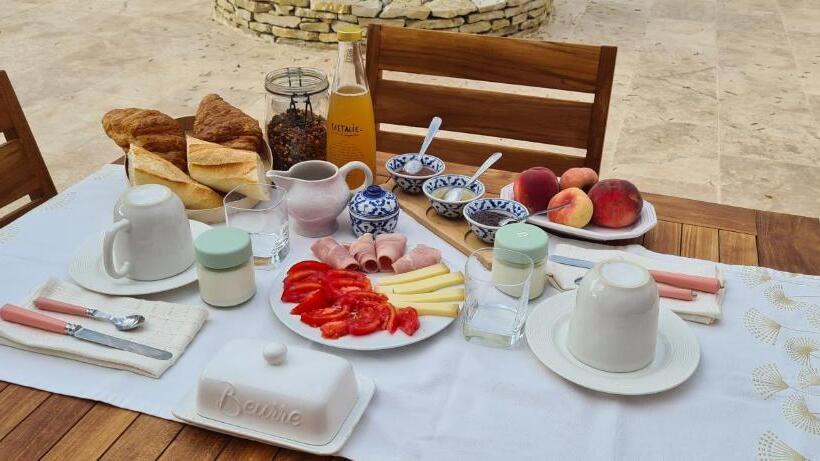 ベッドアンドブレックファースト Les Chambres De La Dombes