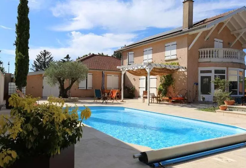 Aamiaismajoitus (B&B) Les Chambres De La Dombes