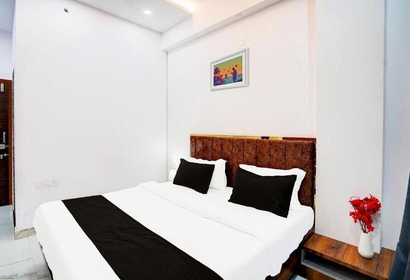 ホテル O Raj Gharana