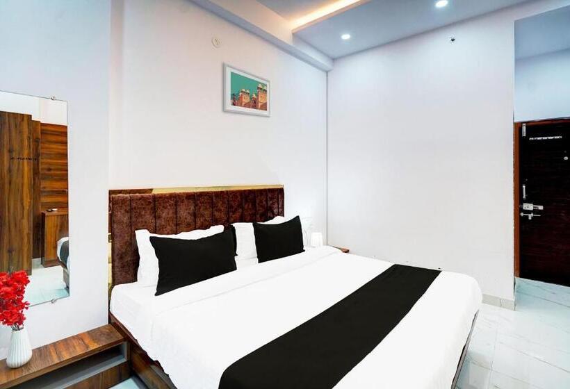 ホテル O Raj Gharana