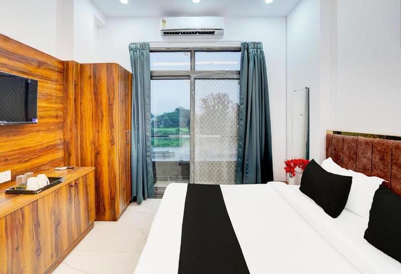 ホテル O Raj Gharana