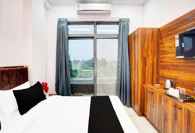 ホテル O Raj Gharana