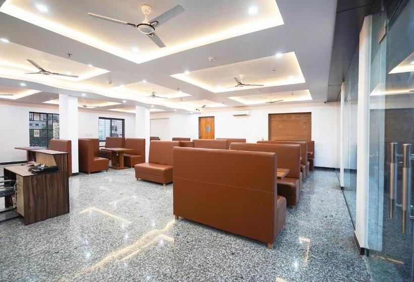 ホテル O Raj Gharana