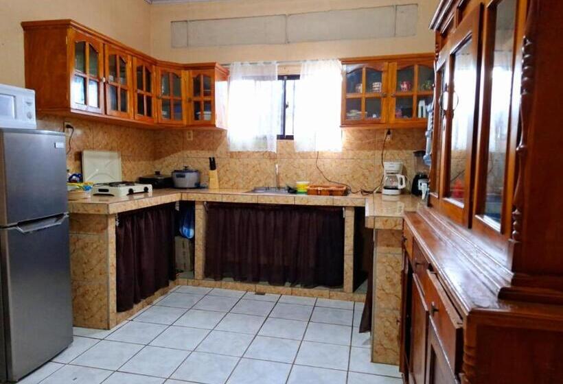 پانسیون Happy Place Ometepe