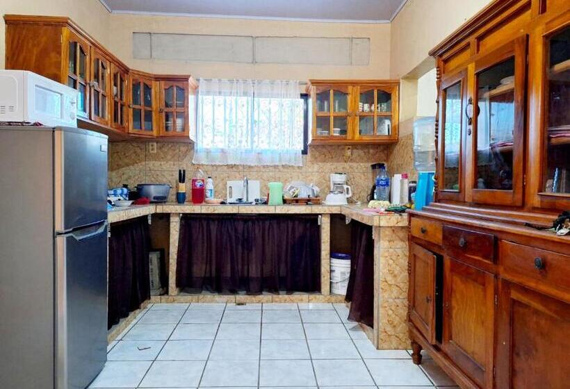 پانسیون Happy Place Ometepe