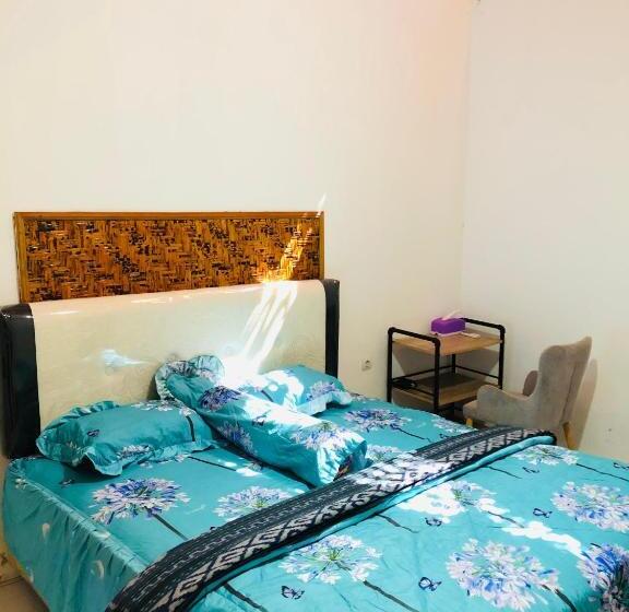 ペンション Rara Bale Tani Local Room