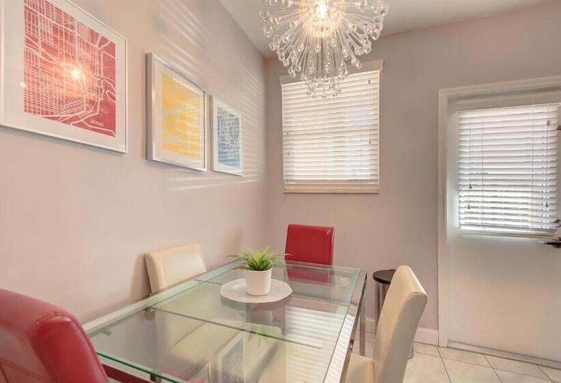 Lomakeskus Clearwater Beach Suites #104