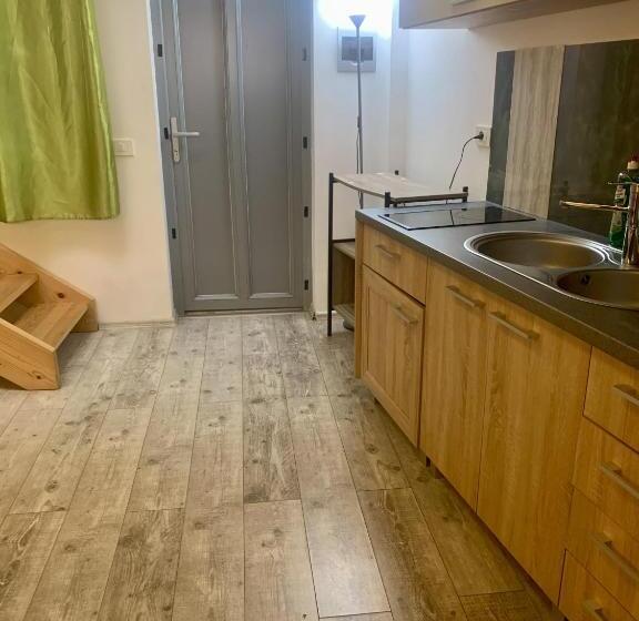 Bed and Breakfast Chic Retreat In The Heart Of The City