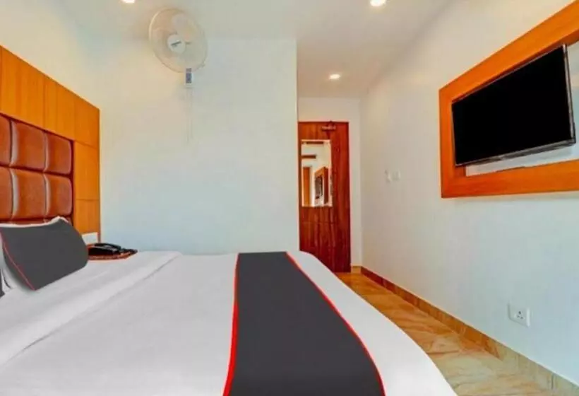 Hotel Clock View Square