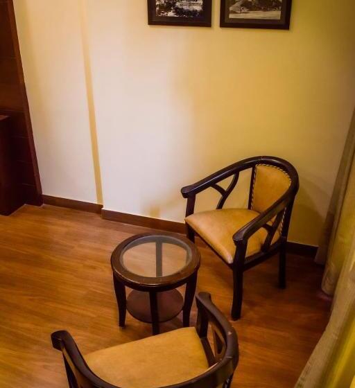 Отель D M International Guest House