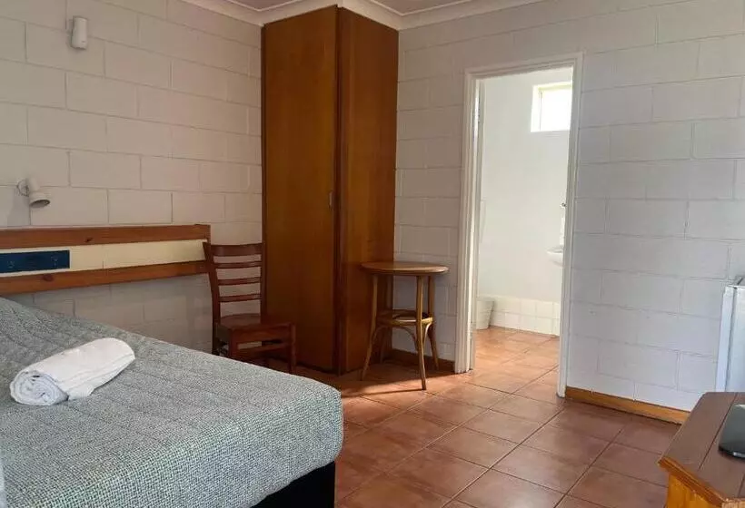هتل Esperance Travellers Inn