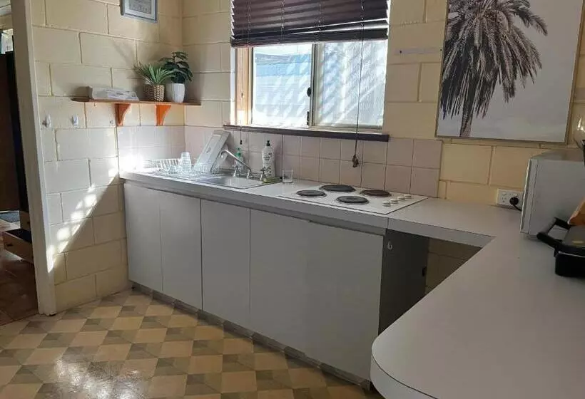 هتل Esperance Travellers Inn