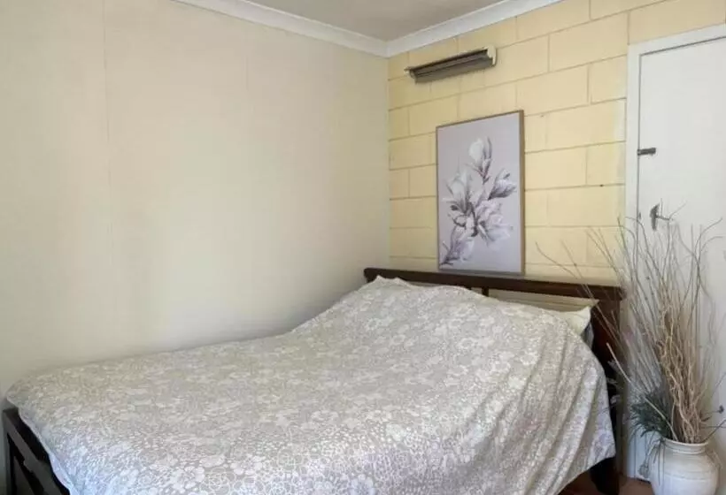 هتل Esperance Travellers Inn