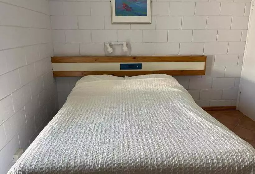 هتل Esperance Travellers Inn