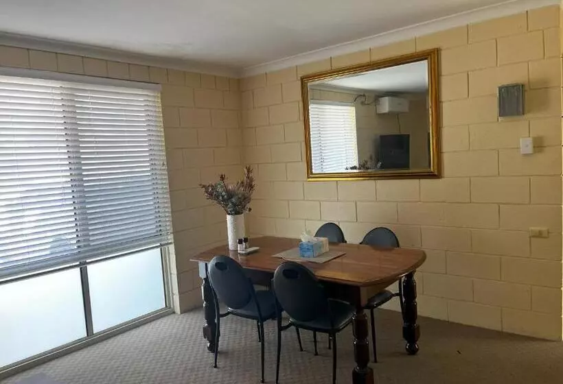 هتل Esperance Travellers Inn