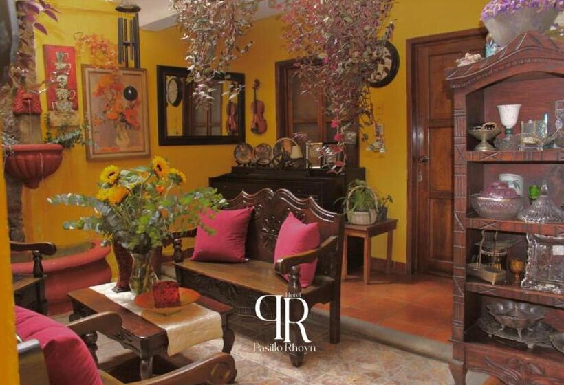 هتل Rholyn Pura Vida !!