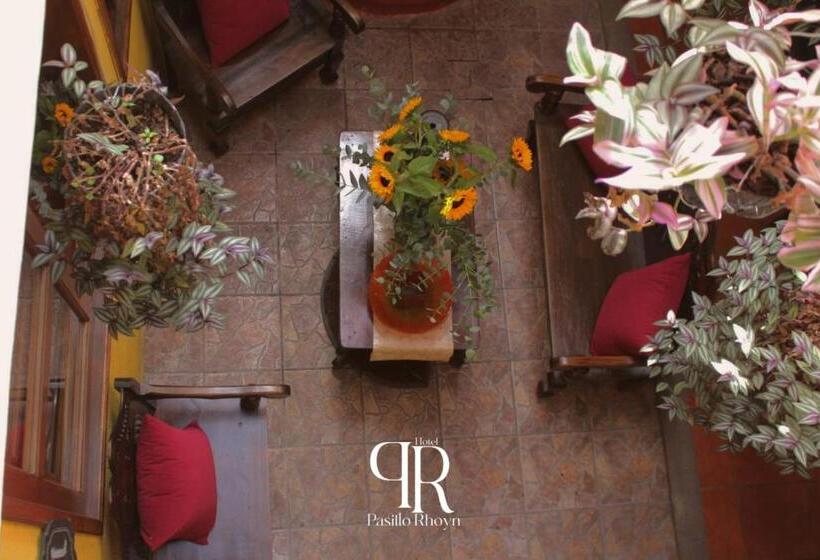 هتل Rholyn Pura Vida !!