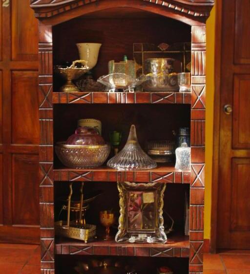 هتل Rholyn Pura Vida !!