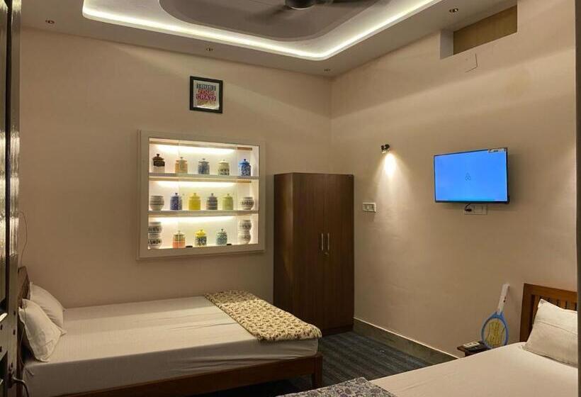 בית מלון כפרי Rudraksh ,a Luxury Home Stay In Varanasi