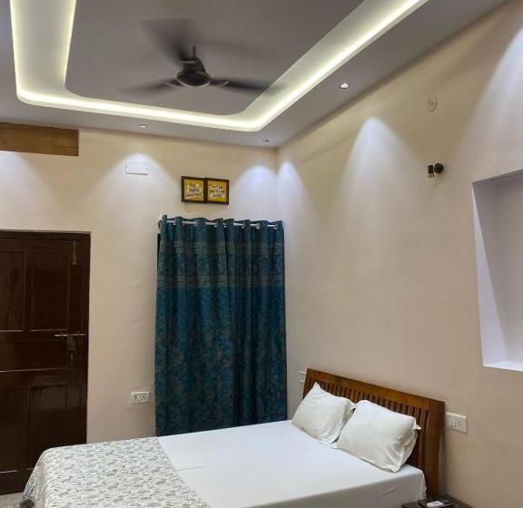 בית מלון כפרי Rudraksh ,a Luxury Home Stay In Varanasi