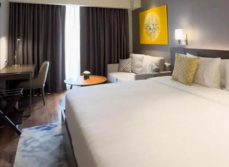 Novotel Suites Manila At Acqua