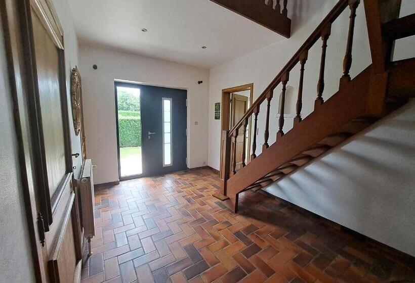 پانسیون Naninne