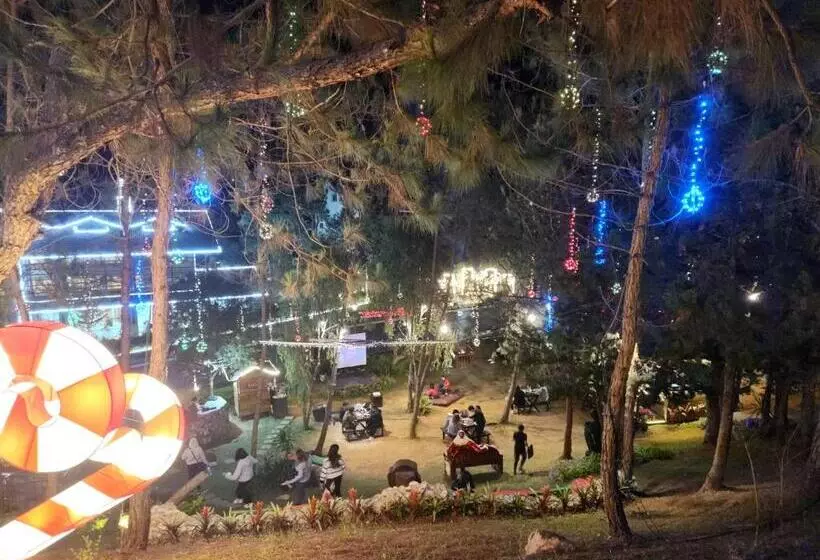 ホテル Camp John Hay Lodge 200