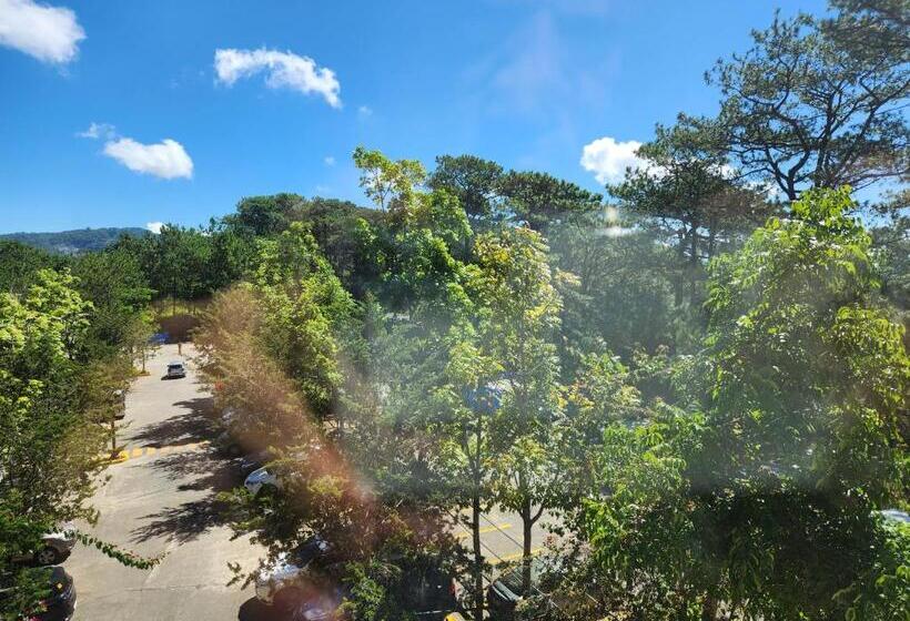 Hotel Camp John Hay Lodge 200