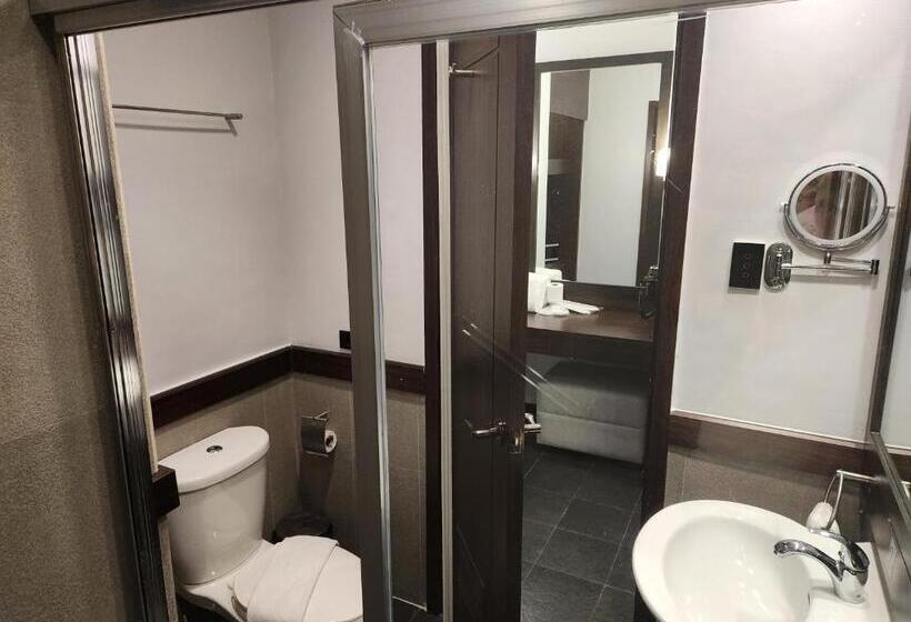 Hotel Camp John Hay Lodge 200