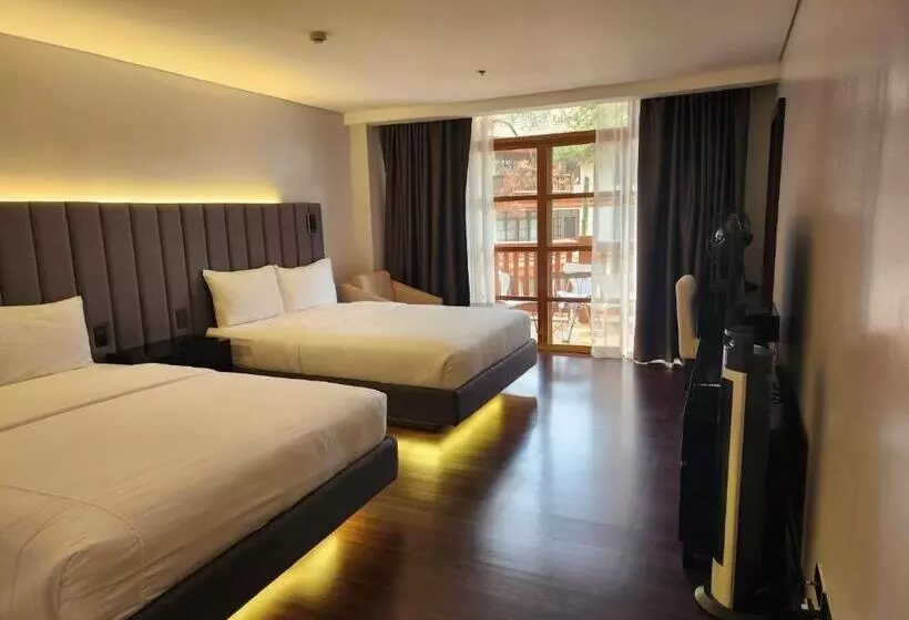 ホテル Camp John Hay Lodge 200