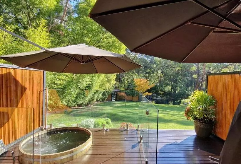 ホテル Japanese Mountain Retreat Mineral Springs & Spa