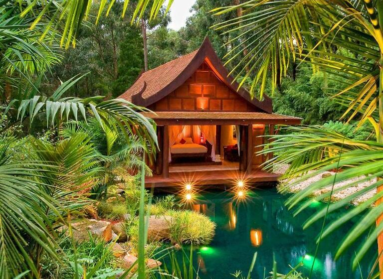 호텔 Japanese Mountain Retreat Mineral Springs & Spa