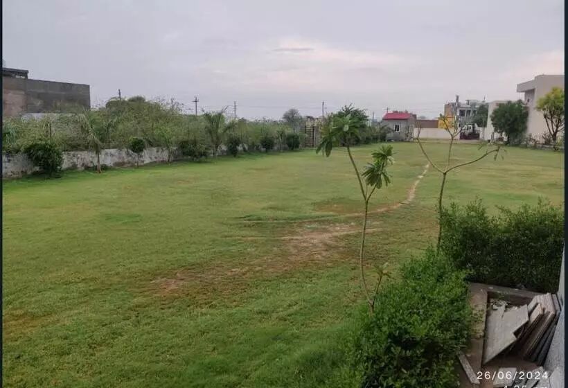 ホテル Kishangarh Bagh