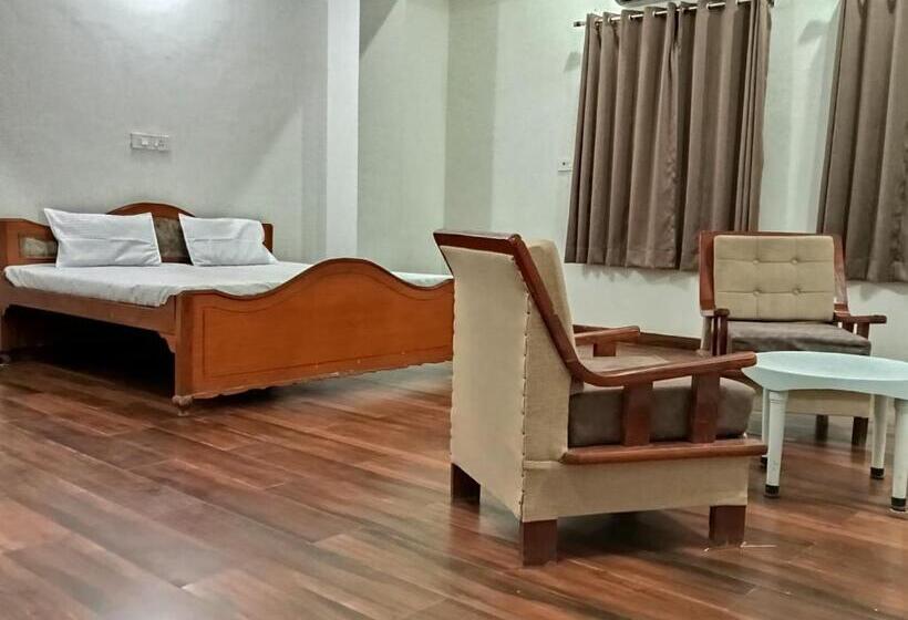 هتل Kishangarh Bagh