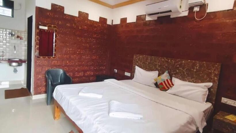 בית מלון כפרי Red Stone Haritage Baga Goa