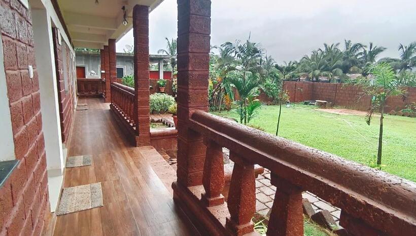 בית מלון כפרי Red Stone Haritage Baga Goa