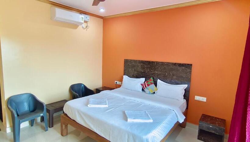 בית מלון כפרי Red Stone Haritage Baga Goa