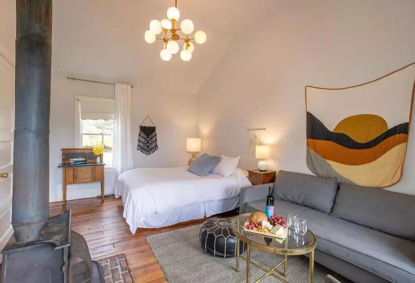 Retkeilymaja Dennen S Victorian Farmhouse