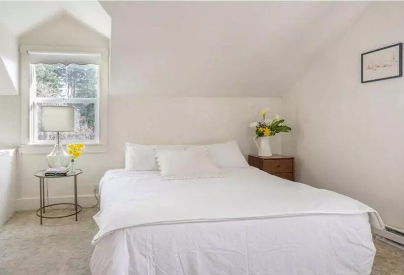 Retkeilymaja Dennen S Victorian Farmhouse