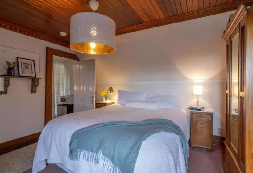 Retkeilymaja Dennen S Victorian Farmhouse