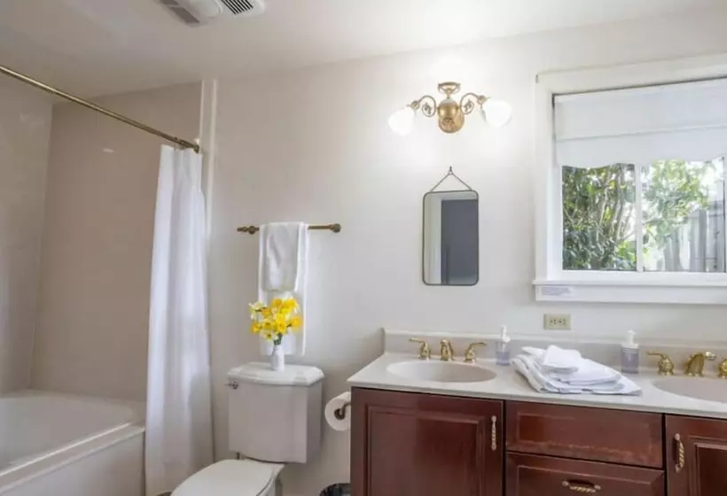 Retkeilymaja Dennen S Victorian Farmhouse