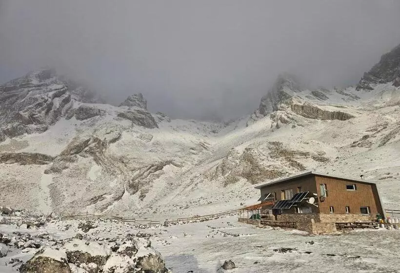 Retkeilymaja Refugio Del Meicín
