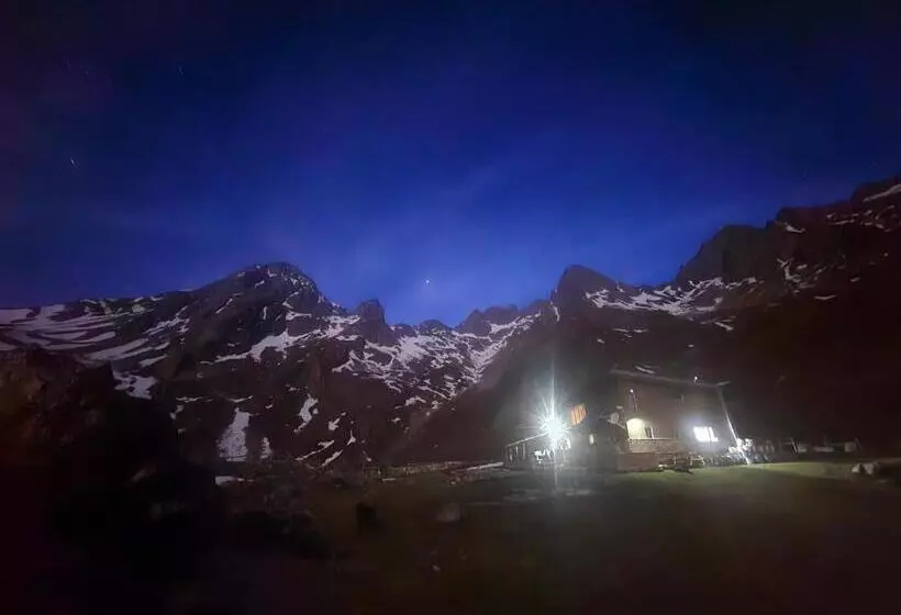 Retkeilymaja Refugio Del Meicín