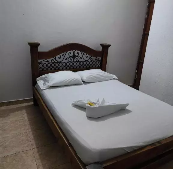 ホテル Dinastia Castillo Melgar