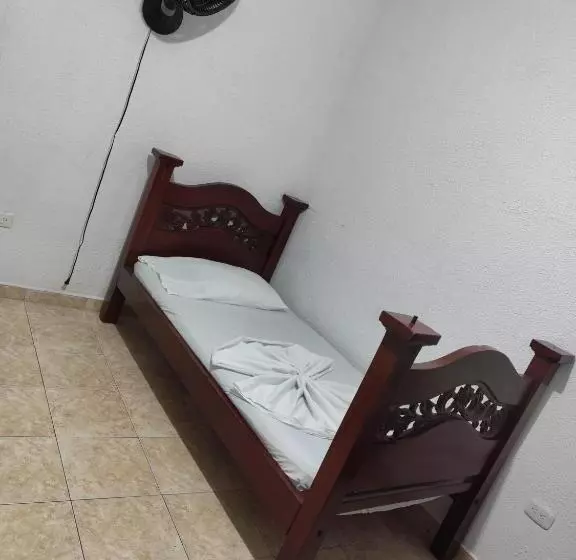 ホテル Dinastia Castillo Melgar