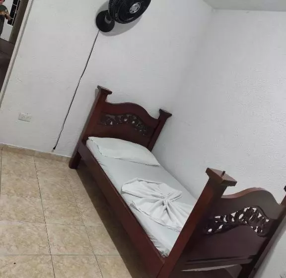 ホテル Dinastia Castillo Melgar