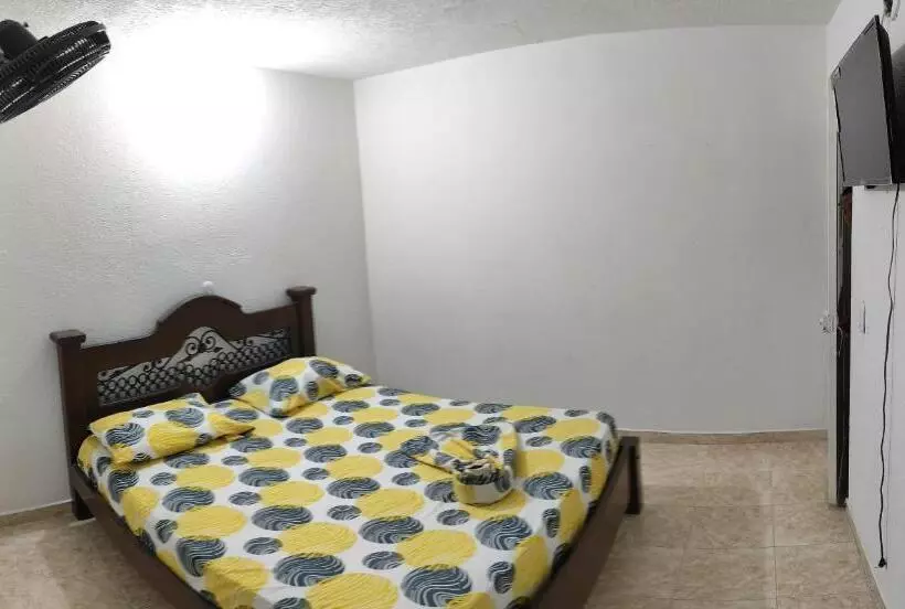 ホテル Dinastia Castillo Melgar