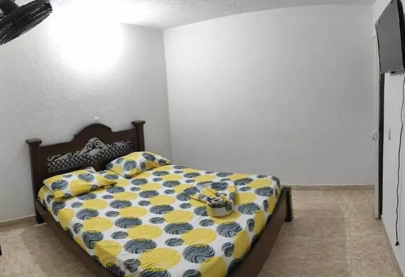 ホテル Dinastia Castillo Melgar