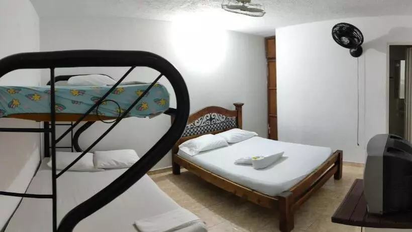 ホテル Dinastia Castillo Melgar