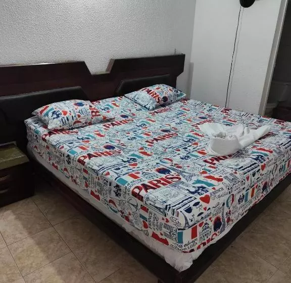 ホテル Dinastia Castillo Melgar